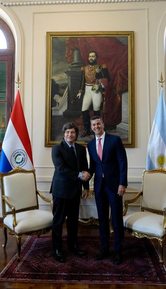 Milei almorzó con Santiago Peña en Asunción y destacó la estabilidad económica de Paraguay