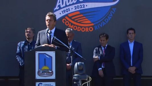 En medio de las tensiones por el FMI, Máximo Kirchner se mostró en un acto junto a Massa y De Pedro en Chubut