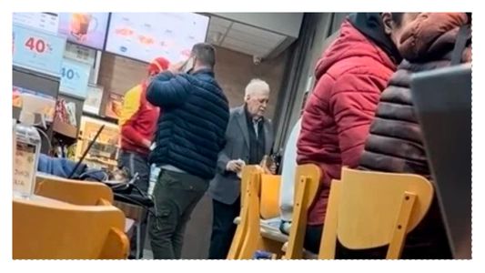 Ginés González García fue insultado en una estación de servicio de San Telmo