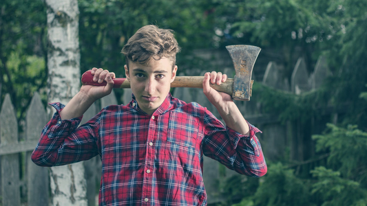 Su hijo lo atacó con un hacha y él se defendió con una escopeta