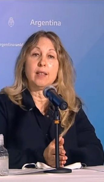 Recomendaciones del Gobierno a adultos mayores tras 5 meses de encierro: comer las cuatro comidas, no dejar objetos en el piso y bajarse del manual de autocuidado”