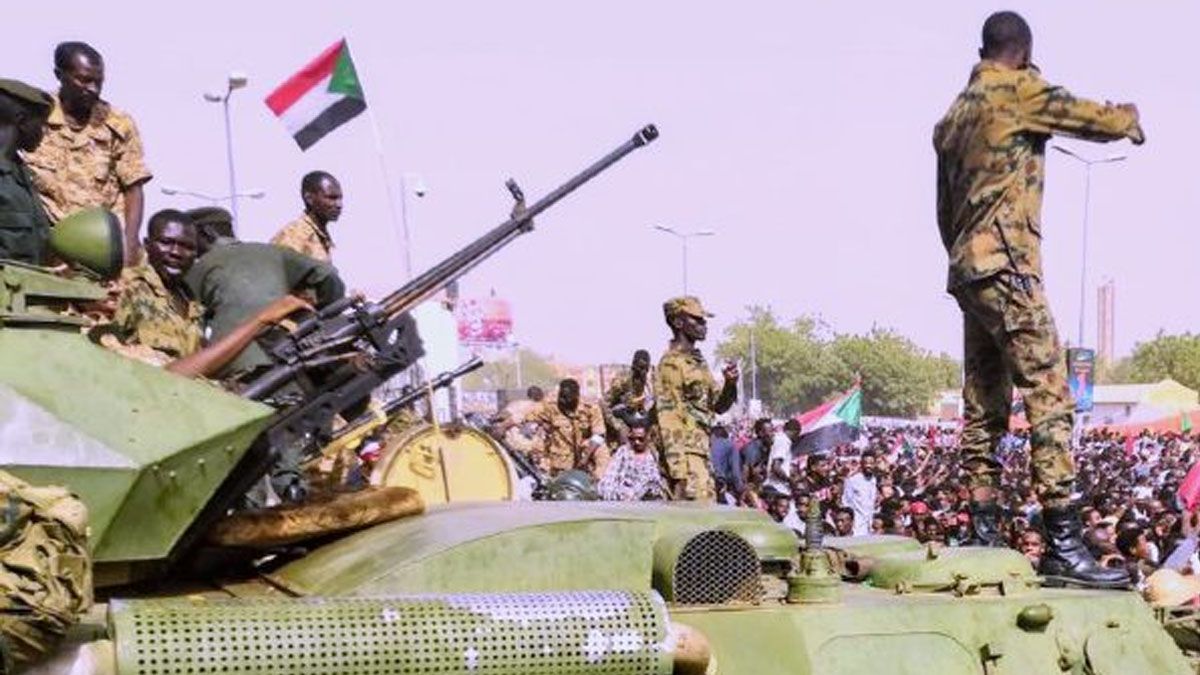 Sudán, al borde de una guerra civil: más de 100 muertos por la lucha entre el presidente y el vice