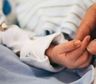 Llevaron a su bebé de 7 meses herido al hospital y terminaron presos por lo que dijeron
