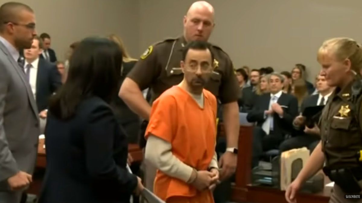 En enero de 2018, Larry Nassar, médico del equipo de las gimnastas de los Estados Unidos fue condenado por abuso sexual reiterado a una pena entre 40 y 145 años de cárcel (Foto: Captura de TV)