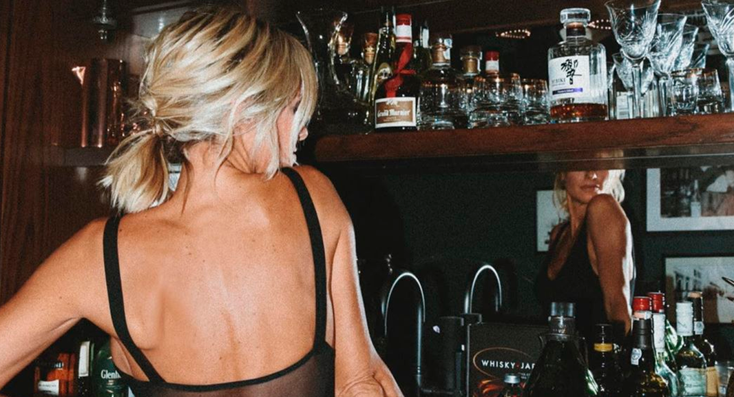 Mariana Fabbiani se animó a un body transparente: Acá, por hacerme un té