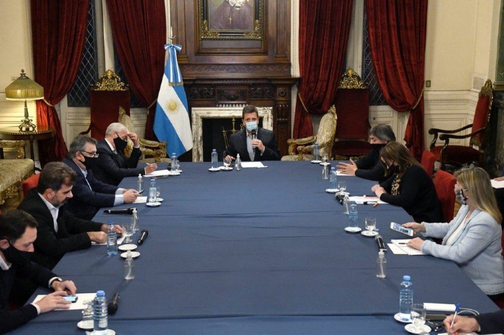 Diputados acuerda sesionar en un estadio para debatir temas relevantes