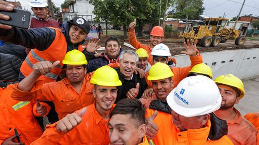 El Presidente en modo paternal: las ondas de amor y paz contra la inflación, la Corte y la interna oficialista