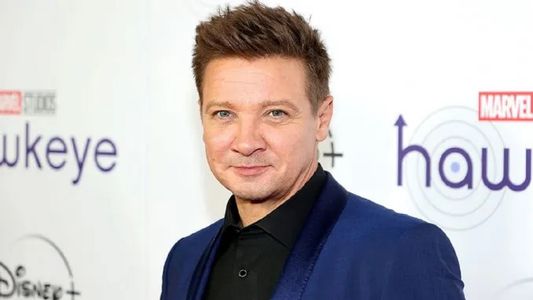 Jeremy Renner, estrella de Marvel, en estado crítico tras un accidente
