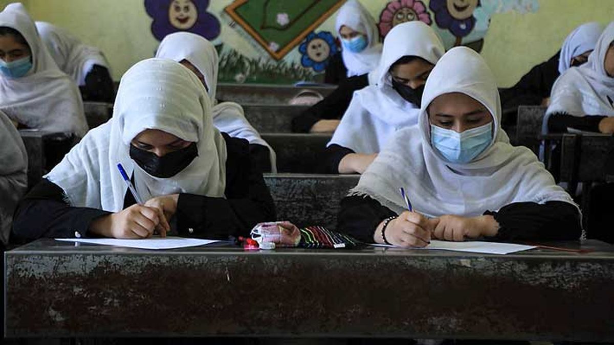 Luego de que los talibanes cerraran los colegios para las mujeres afganas