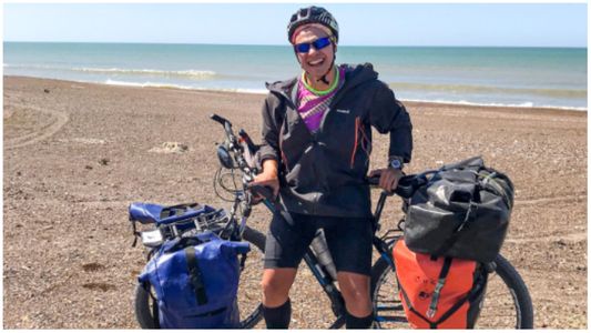 El sueño de viajar al mundial 2022: desde La Plata pedaleó a Brasil y ahora busca llegar a Qatar