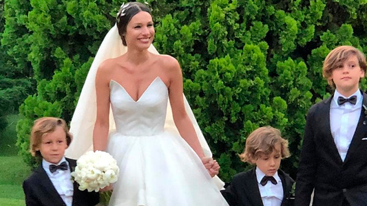 La imagen más tierna de la boda: Pampita vestida de novia junto a su tres hijos