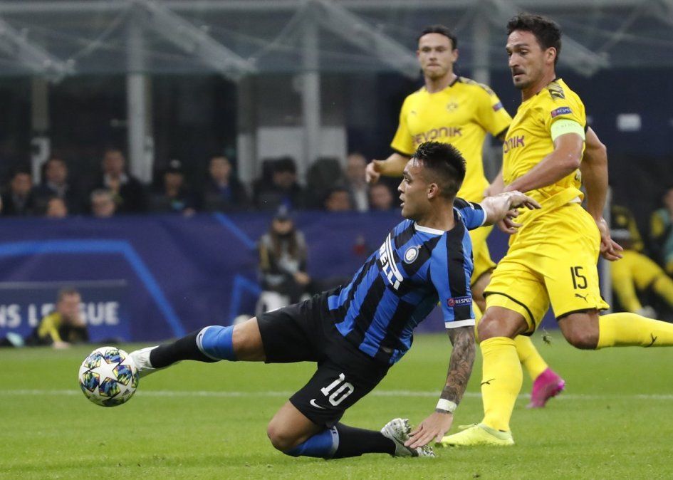Con el manual del 9: el gol de Lautaro Martínez en Inter-Borussia Dortmund
