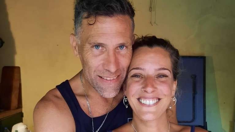 Dani La Chepi, en pareja con Javier Cordone. Él ha jugado al fútbol y actualmente conduce un camión de residuos. En el barrio lo conocen como ' Javu' .