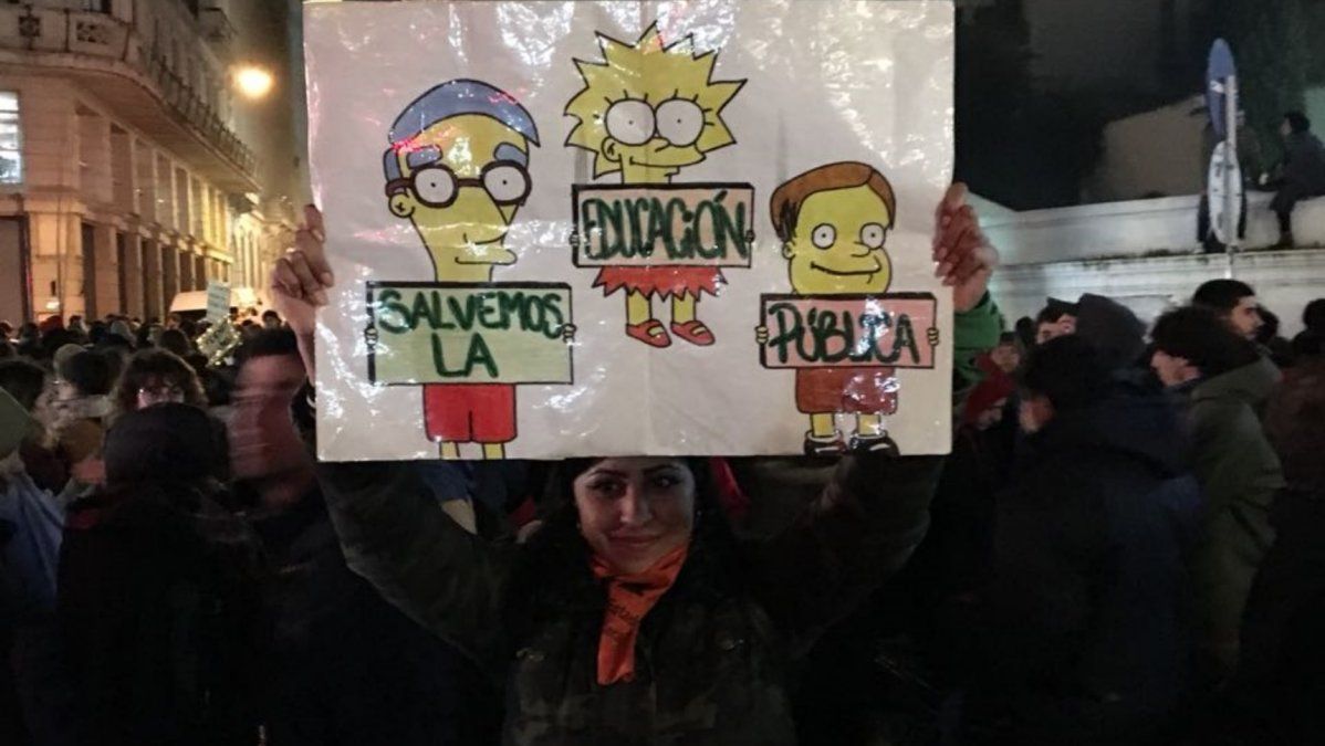 Pese al mal clima, la movilización en defensa de la educación pública fue multitudinaria
