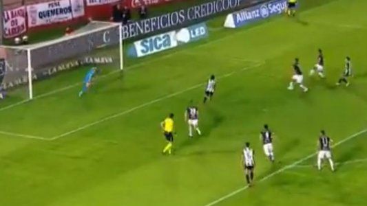 Y un día… Cvitanich erró un penal con la camiseta de Banfield