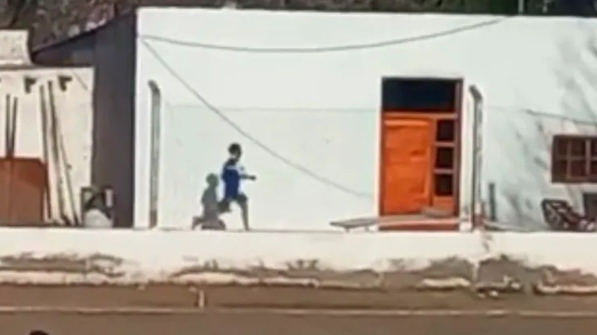 El asesino escap&oacute; corriendo del estadio. (Foto: F&uacute;tbol y pasi&oacute;n S.R)