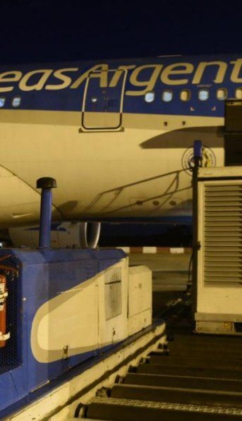 Arribó el avión de Aerolíneas Argentinas con más de 300 mil dosis de la vacuna Sinopharm