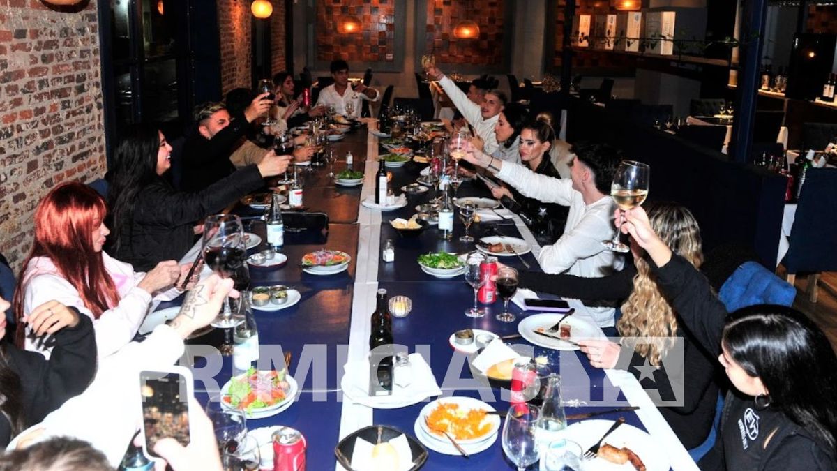 gran hermano cena festejo 2.jpg