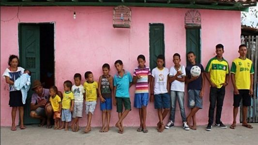 Tiene 14 hijos varones, todos con el nombre de un jugador que empieza con la R y uno de ellos se llama Riquelme