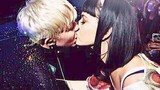 De un beso a una pelea: Katy Perry vs. Miley Cyrus