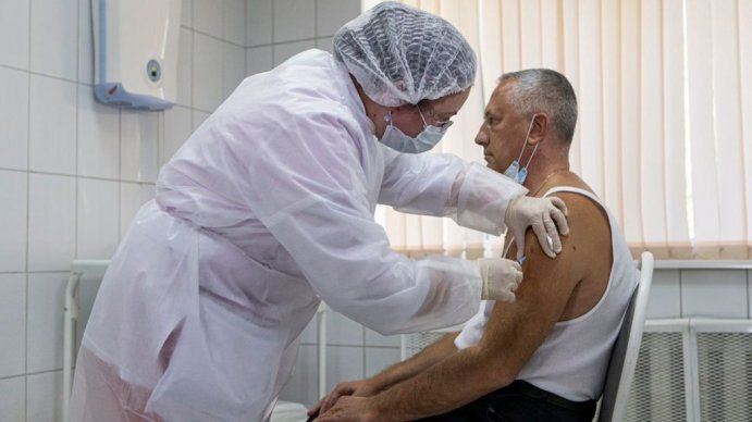 Rusia adelantó que planea vacunar contra el Covid a mayores de 60 años desde la próxima semana