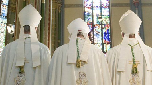 Salarios promedio y asignaciones: en salud y educación reciben menos que en la Iglesia Católica