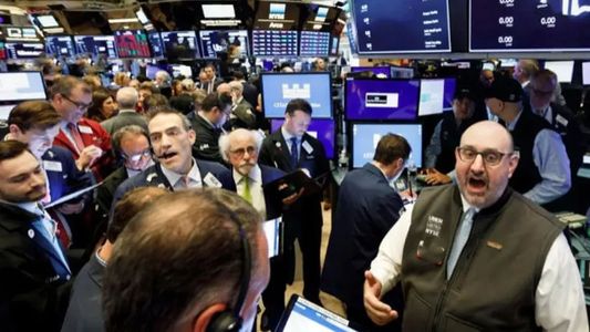 Fuerte impacto en Argentina de los aranceles de Trump: caen las acciones y bonos en Wall Street