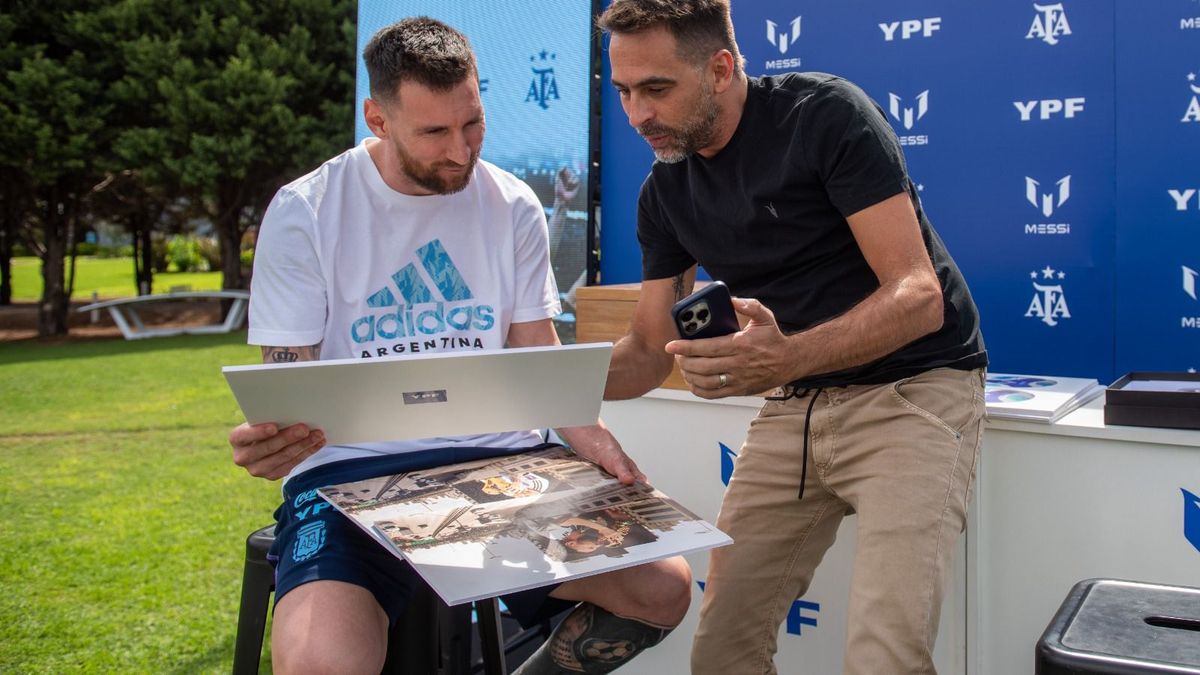 Lionel Messi selló la extensión de su vínculo con YPF. (Foto: YPF)