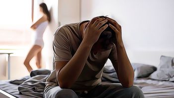 La ansiedad por desempeño sexual no significa que algo esté mal con vos ni con tu cuerpo. Es solo una señal de que la mente está interfiriendo con el placer. Y eso se puede cambiar. La ansiedad por desempeño sexual no significa que algo esté mal con vos ni con tu cuerpo. Es solo una señal de que la mente está interfiriendo con el placer. Y eso se puede cambiar.