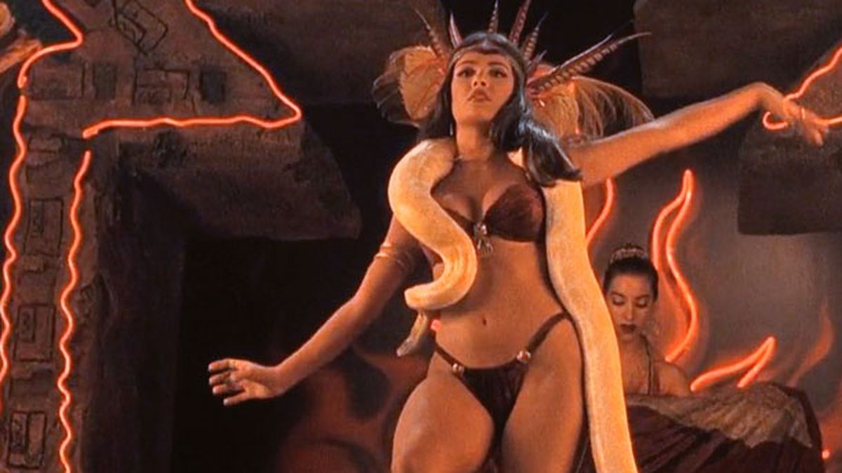 El nuevo striptease de Salma Hayek