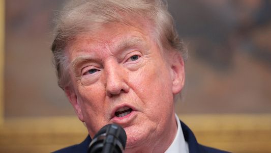 Trump amenaza con una guerra económica contra Irán y advierte a los países que lo ayuden
