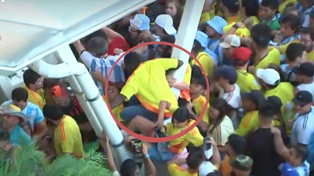 Hinchas sin entradas desbordaron los controles