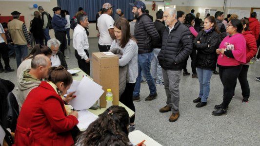 ¿Hasta qué hora se puede votar en las PASO y qué documento hay que usar?
