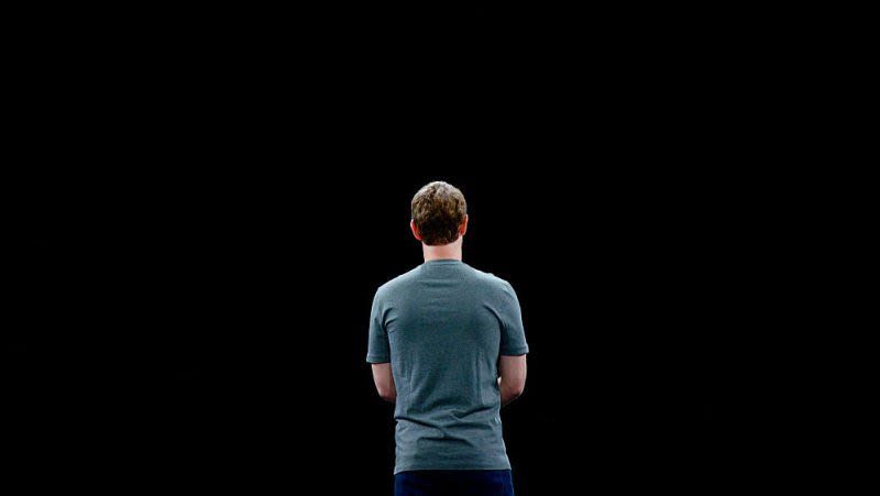 Después de tres días de silencio, Mark Zuckerberg dio su versión sobre Cambridge Analytica