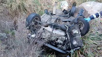 Tragedia en las Altas Cumbres: un auto cayó 200 metros por un barranco y murió su conductor