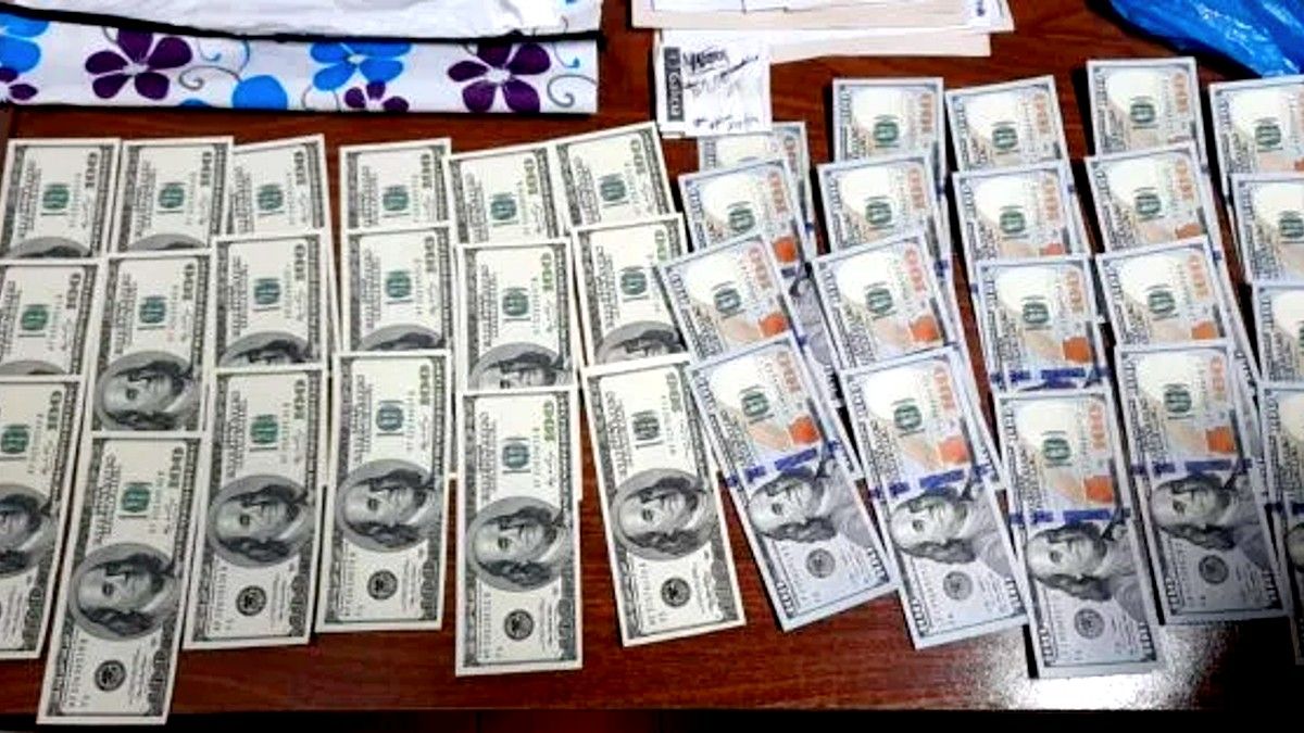 En el bolso había 161 billetes de 100 de la moneda extranjera (Foto: gentileza Misiones Online).