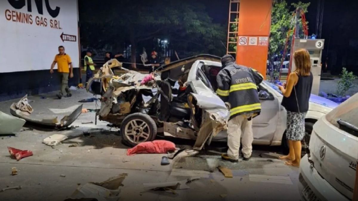 Así quedó el auto tras la explosión (Foto: gentileza Qué Pasa Salta).&nbsp;