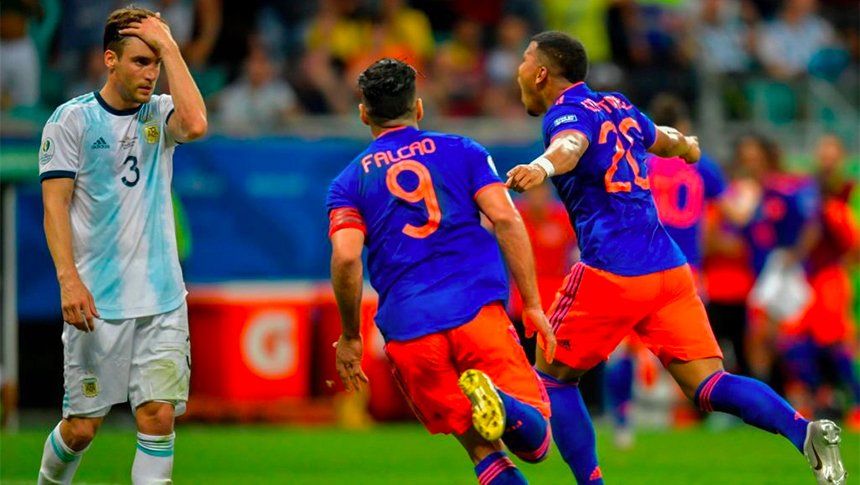 Copa América: una Argentina inconexa y previsible perdió 2-0 ante Colombia en un debut para el olvido