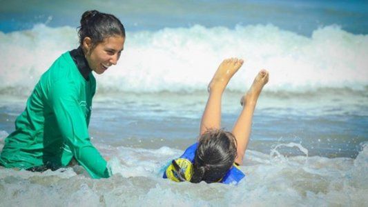 SERF sin límites, la terapia ocupacional llevada al mar para que los chicos disfruten de la naturaleza y el deporte