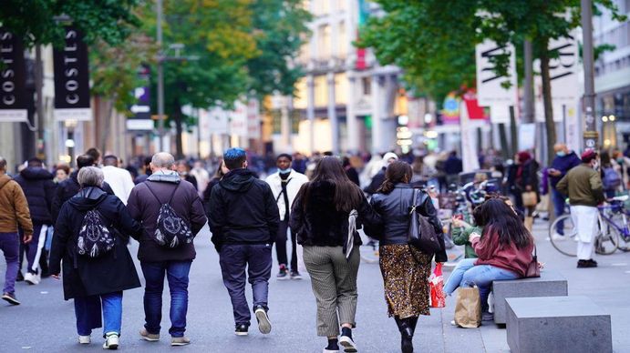 Los casos de coronavirus siguen en alza: se registraron casi 5 mil contagios en las últimas 24 horas