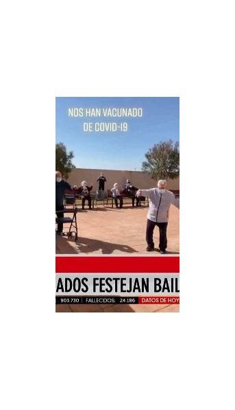 Virales: así festejaban unos abuelos al recibir la vacuna Covid