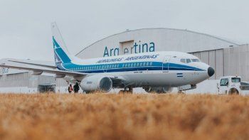 Con motivo de sus 70 años, Aerolíneas Argentinas presenta un avión con diseño retro