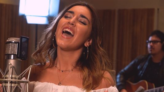 July Abril estrena su nuevo single: “Es el Momento”