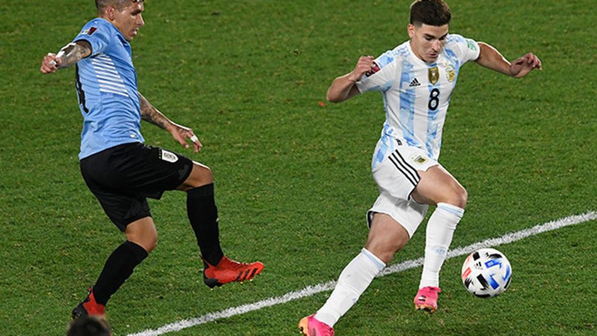¡Bomba! El delantero de clase mundial que River ya fue a buscar como reemplazo de Julián Álvarez