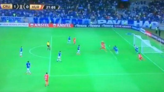 ¡No le sale nada! Huracán tuvo el descuento, pero se erró un gol increíble debajo del arco