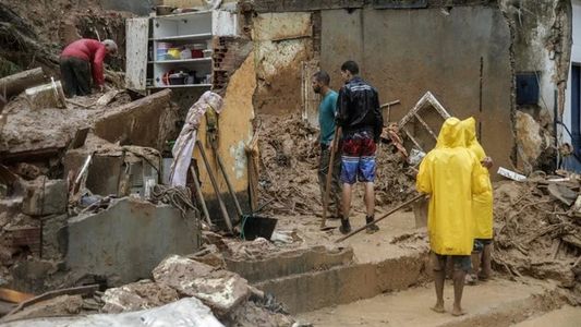 Impresionante temporal en Brasil: aludes e inundaciones dejan 44 muertos y ya hay 56 desaparecidos