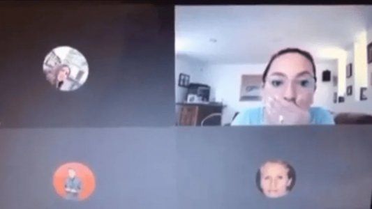 Una profesora insultó a sus alumnos en plena clase virtual pensando que tenía el micrófono apagado