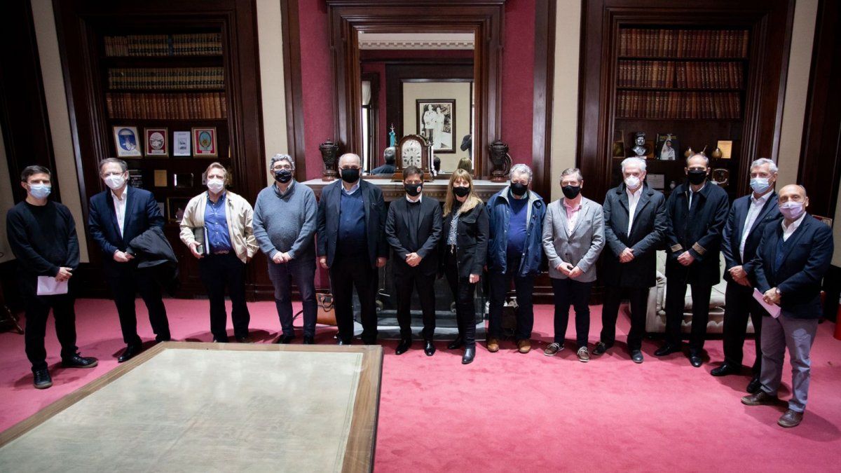 Axel Kicillof jugó de local y sumó a los frigoríficos a su reunión por las exportaciones de carne.