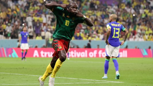 Brasil - Camerún: marcó un gol histórico pero se fue expulsado por festejar a lo Messi