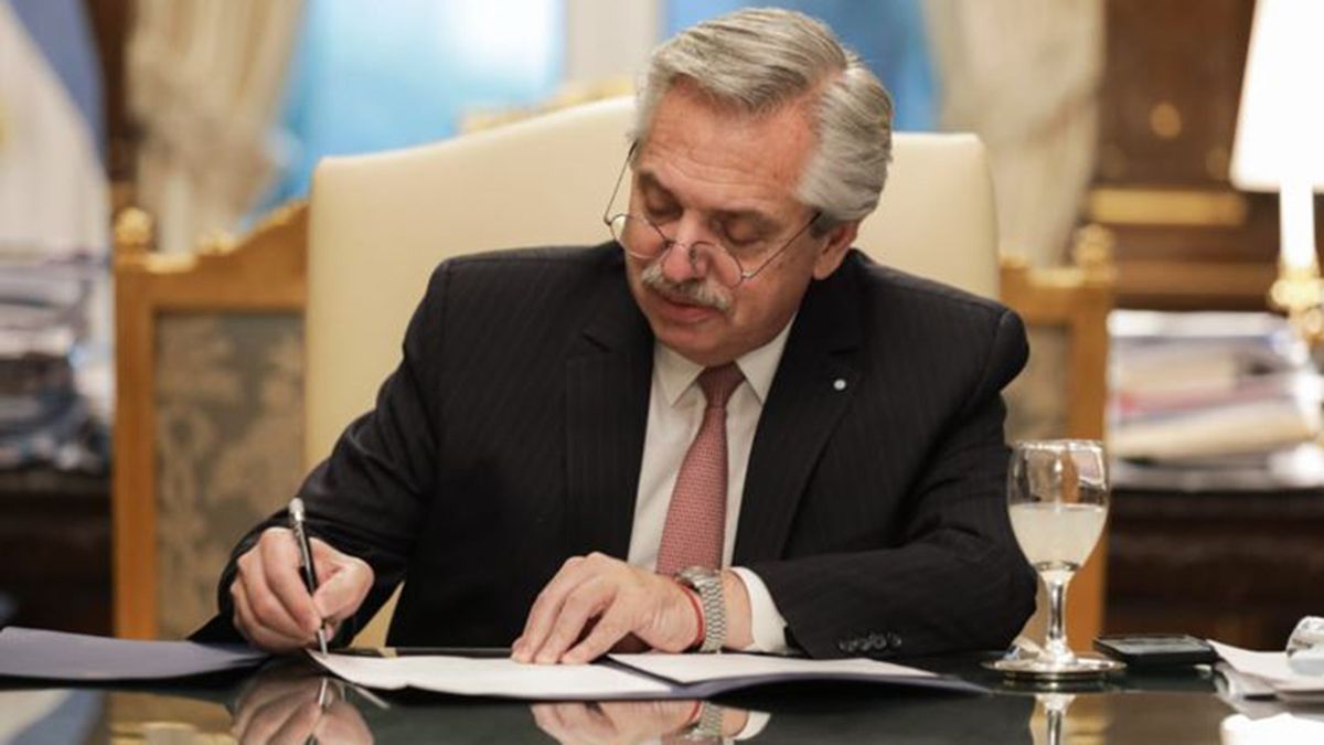 Alberto Fernández en su despacho (Foto: presidencia)